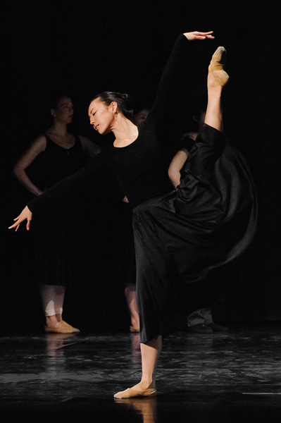 Ballerina Kiriko Shimizu in Heinz Manniegel's ballet "Lomir Tanzn"